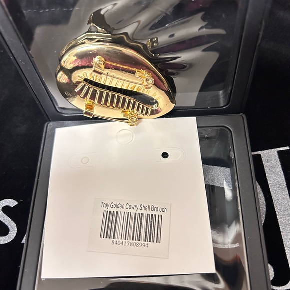 Sassy Jones Troy Cowry Shell Brooch - Picture 3 of 3